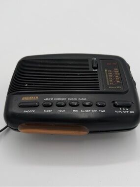 Digitech Black AM/FM Compact Clock Radio with Alarm ATC-228